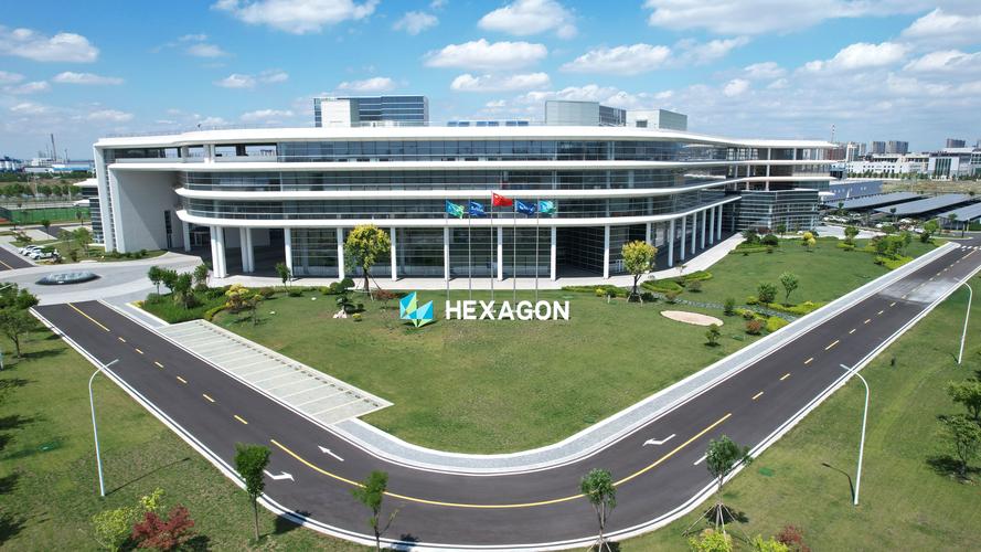 海克斯康 数字孪生+工业互联网融合驱动智能工厂建设与安全管理创新